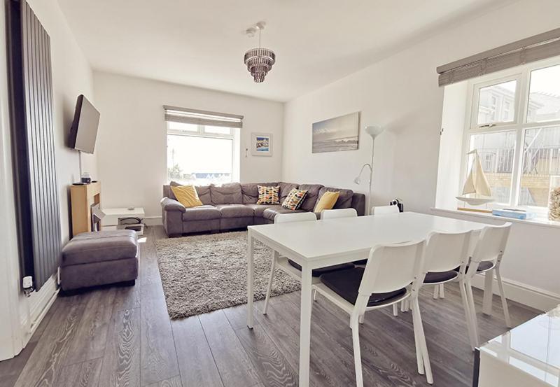 Plas Darien-3 Bed Apt- Sea Views - Sleeps 5 Trearddur Zewnętrze zdjęcie
